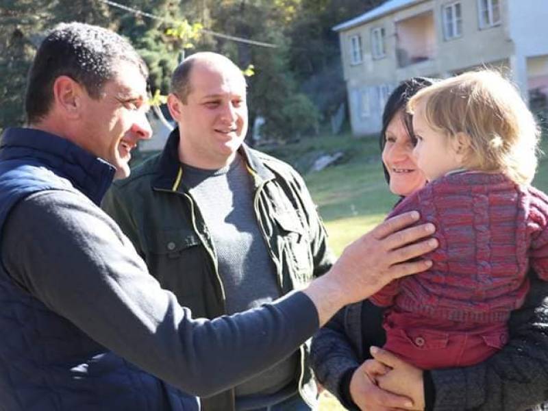 ლასურიაშში,დეხვირში,ლასხანასა და ჩხუტელში ხელისუფლების წარმომადგენლები მოსახლეობას...